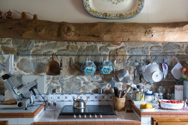 Building an Off-Grid Kitchen: Gas, Induction, and the Art of Cooking with Sunlight